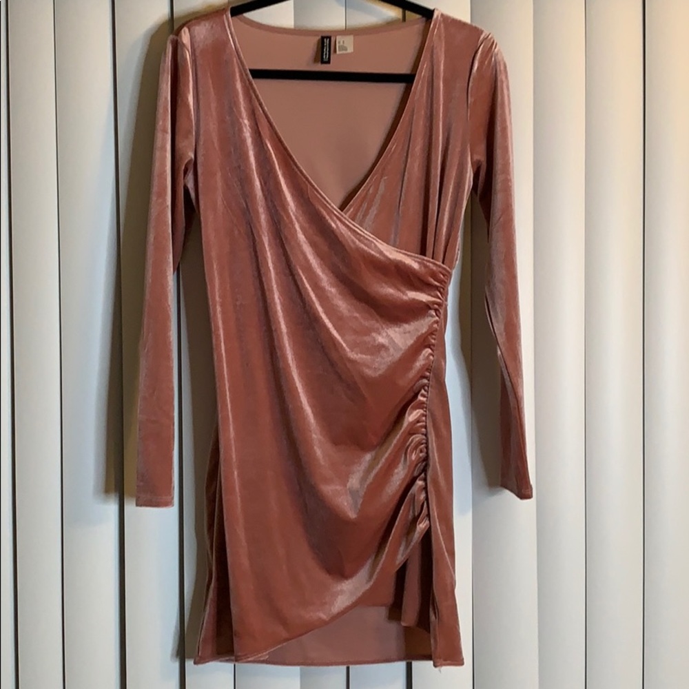 Dusty pink velvet dress